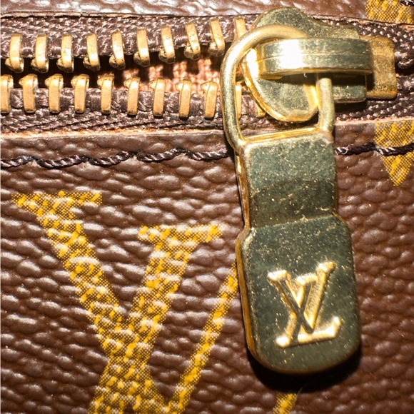 Authentic Louis Vuitton Monogram Randonnee
Insert Pouch 521z511s - Picture 4 of 5